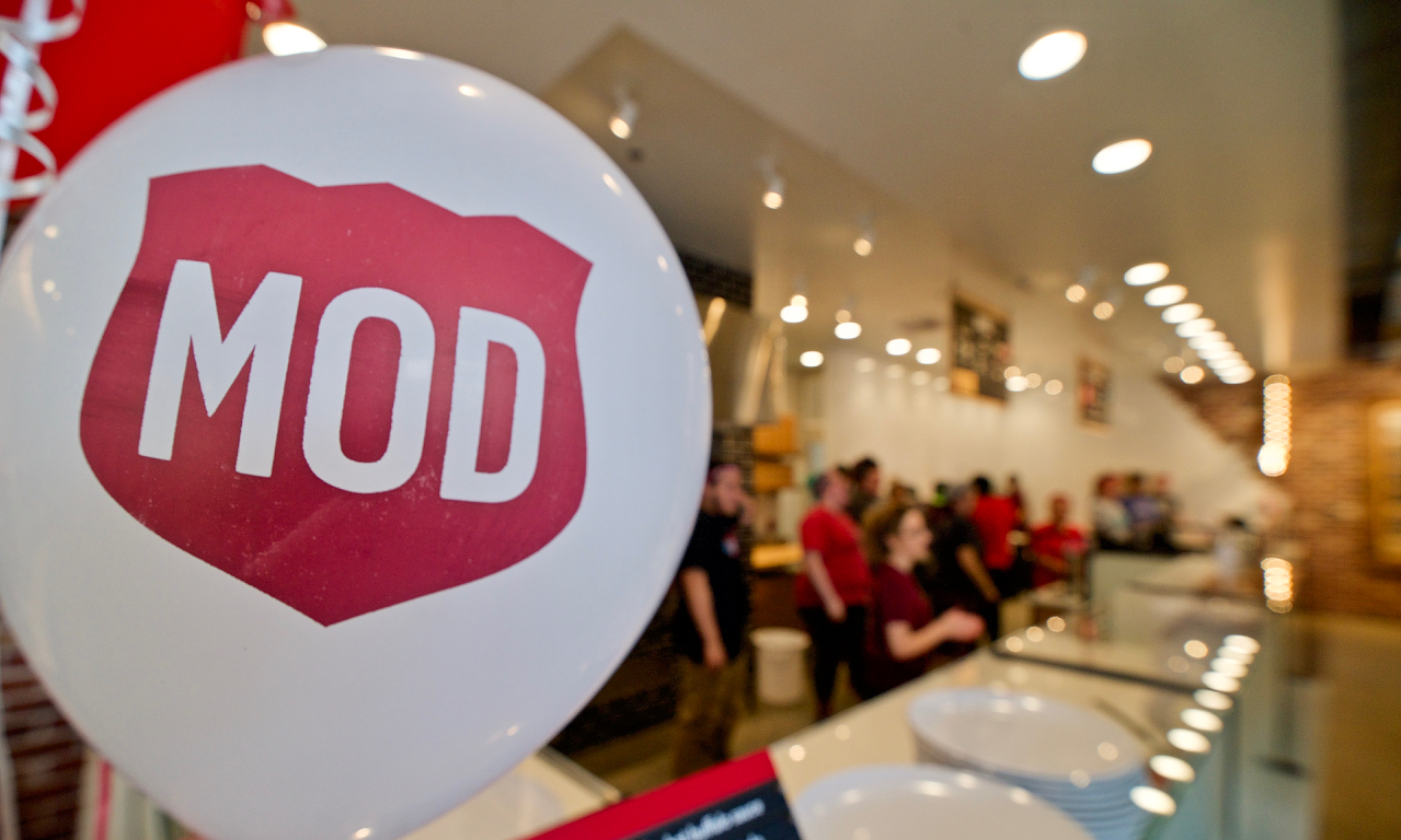 MOD Pizza opens in West Seattle to the delight of a crowd; Fast casual ...